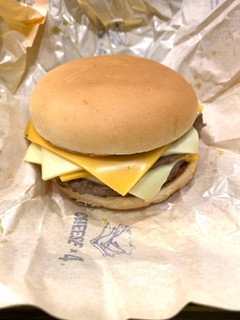 「マクドナルド チーズチーズダブルチーズバーガー」のクチコミ画像 by ラスクさん