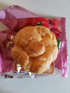 「ヤマザキ PREMIUM SWEETS ひとつぶ苺のシュークリーム 袋1個」のクチコミ画像 by リぃさんさん