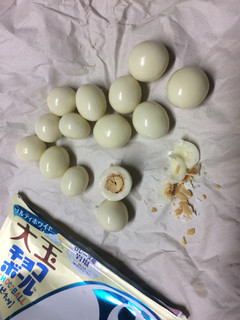 「森永製菓 大玉チョコボール ピーナッツ ソルティホワイト 袋56g」のクチコミ画像 by めーぐーさん