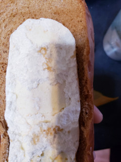「ファミリーマート BIG黒糖コッペパン ミルククリーム」のクチコミ画像 by まゆtさん