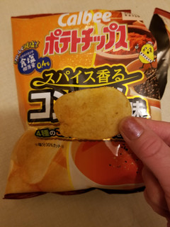 「カルビー おいしく減塩ポテトチップス スパイス香るコンソメ味 袋70g」のクチコミ画像 by リぃさんさん