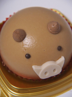 「セブン-イレブン 干支 いのししチョコケーキ」のクチコミ画像 by taktak99さん