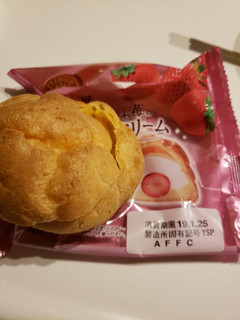 「ヤマザキ PREMIUM SWEETS ひとつぶ苺のシュークリーム 袋1個」のクチコミ画像 by haruuuさん