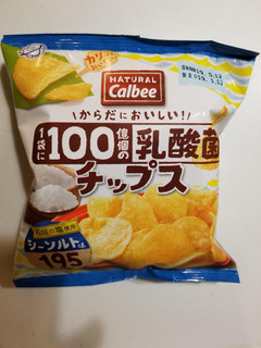 「カルビー NATURAL Calbee 1袋に100憶個の乳酸菌チップス シーソルト味 袋38g」のクチコミ画像 by リぃさんさん