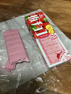 「森永製菓 板チョコアイス つぶつぶ苺 箱70ml」のクチコミ画像 by レビュアーさん