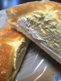 「ファミリーマート ダブルクリームサンド チーズクリーム＆ホイップ」のクチコミ画像 by chan-manaさん