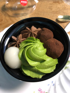 「セブン-イレブン 宇治抹茶とチョコレートの和ぱふぇ」のクチコミ画像 by たま団子さん