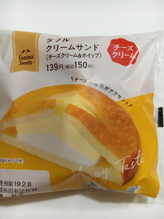 「ファミリーマート ダブルクリームサンド チーズクリーム＆ホイップ」のクチコミ画像 by はなまるこさん