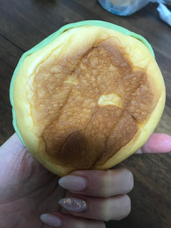 「ファミリーマート ファミマ・ベーカリー 食感を楽しむもちっと北海道メロンパン」のクチコミ画像 by あっちゅんちゃんさん