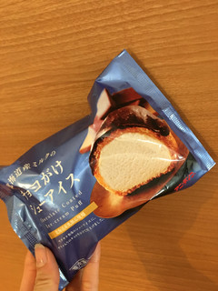 「アンディコ 北海道ミルクのチョコがけシューアイス」のクチコミ画像 by むぅぅうさん