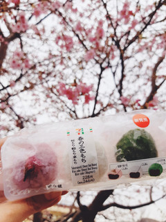「セブン-イレブン 春の三色もち 桜もち・餡もち・草もち」のクチコミ画像 by MAA しばらく不在さん
