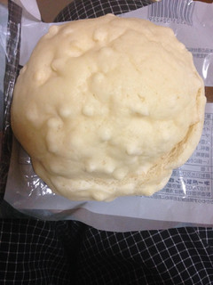 「第一パン ホワイトチョコメロンパン 袋1個」のクチコミ画像 by めーぐーさん