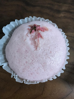 「タカキベーカリー 桜蒸しパン 袋1個」のクチコミ画像 by ダブルユーさん
