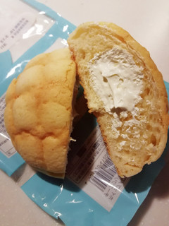 「Pasco ホイップメロンパン チーズクリーム 袋1個」のクチコミ画像 by とくめぐさん