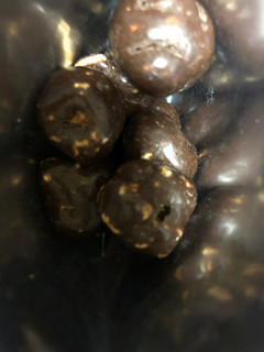 「セブンプレミアム チョコ掛けキャラメルポップコーン 袋35g」のクチコミ画像 by ザコタさん