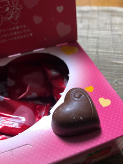 「不二家 恋するハートチョコレート 濃苺 箱9粒」のクチコミ画像 by タイくんさん