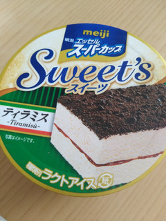 「明治 エッセル スーパーカップ Sweet’s ティラミス カップ172ml」のクチコミ画像 by ゆづママさん