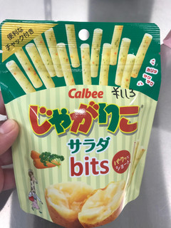 「カルビー じゃがりこ サラダ bits 袋38g」のクチコミ画像 by 百花蜜さん