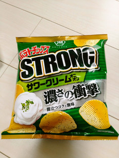 「湖池屋 ポテトチップスSTRONG サワークリームオニオン 袋56g」のクチコミ画像 by ゆづママさん