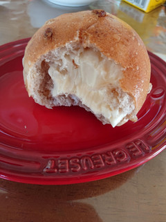 「ローソン マチノパン もち麦とくるみのミルククリームパン 2個入」のクチコミ画像 by みぃちゃんらいちゃんさん