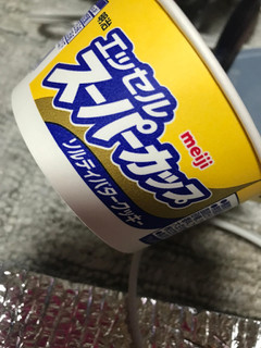 「明治 エッセル スーパーカップ ソルティバタークッキー カップ200ml」のクチコミ画像 by めなしさん