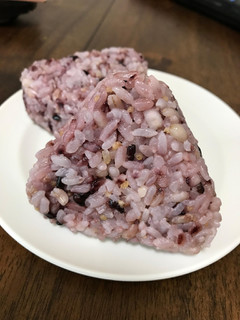 「ミツハシライス 五穀米の塩おにぎり 袋180g」のクチコミ画像 by あっちゅんちゃんさん