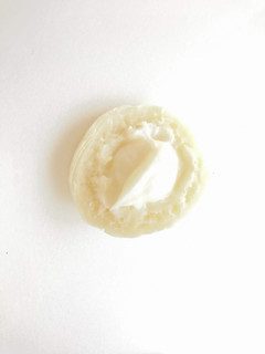 「サザエ食品 白いおやき ヨーグルトクリーム」のクチコミ画像 by いちごみるうさん