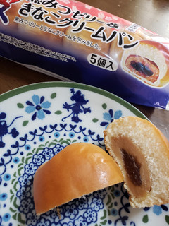 「ヤマザキ 薄皮 黒みつゼリー＆きなこクリームパン 袋5個」のクチコミ画像 by みゅー14さん