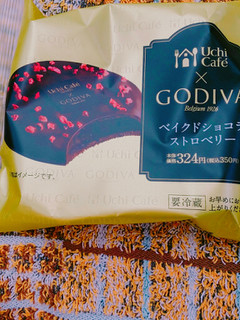 「ローソン Uchi Cafe’ SWEETS×GODIVA ベイクドショコラストロベリー」のクチコミ画像 by nag～ただいま留守にしております～さん