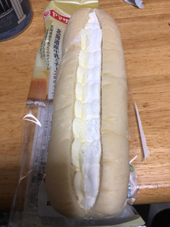 「ヤマザキ ダブルホイップサンド 北海道産牛乳とチーズのホイップ 袋1個」のクチコミ画像 by jasminesatoさん