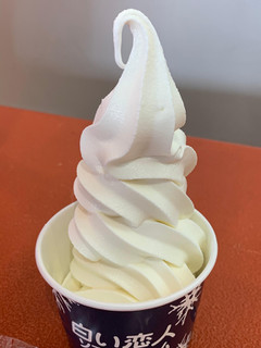 「石屋製菓 白い恋人ソフトクリーム」のクチコミ画像 by SweetSilさん