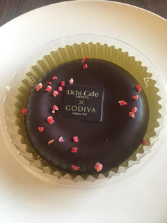 「ローソン Uchi Cafe’ SWEETS×GODIVA ベイクドショコラストロベリー」のクチコミ画像 by ぺぺ.さん