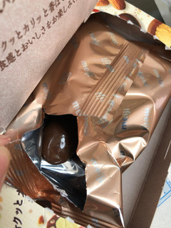 「明治 アーモンド 玄米パフ＆きなこチョコ 箱57g」のクチコミ画像 by kina子いもさん