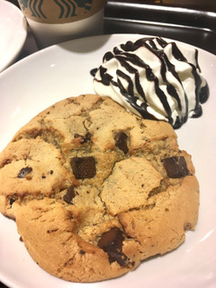 「スターバックス チョコレートチャンククッキー」のクチコミ画像 by まるピメ子さん