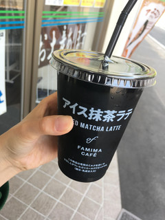 「ファミリーマート FAMIMA CAFE アイス抹茶ラテ」のクチコミ画像 by むぎのまるさん