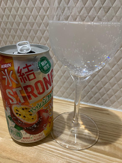 「KIRIN 氷結 ストロング パッションフルーツ 缶350ml」のクチコミ画像 by SweetSilさん