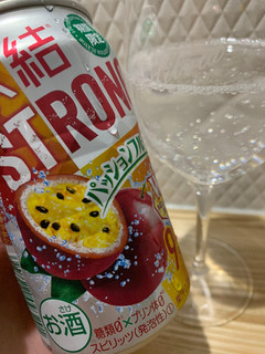 「KIRIN 氷結 ストロング パッションフルーツ 缶350ml」のクチコミ画像 by SweetSilさん