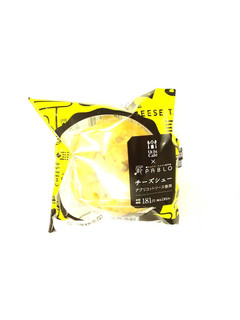 「ローソン Uchi Cafe’ SWEETS×PABLO チーズシュー アプリコットソース使用」のクチコミ画像 by いちごみるうさん