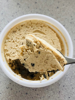 「シャトレーゼ クリーム氷 カフェオレ チョコとピーナッツ カップ115ml」のクチコミ画像 by ばけがくさん
