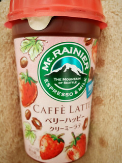 「マウントレーニア カフェラッテ ベリーハッピークリーミーラテ カップ240ml」のクチコミ画像 by nag～ただいま留守にしております～さん