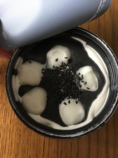 「井村屋 やわもちアイス 黒ごまカップ カップ140ml」のクチコミ画像 by Rina さん