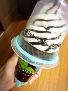「ローソン Uchi Cafe’ SWEETS チョコミントワッフルコーン」のクチコミ画像 by ほいめろさん