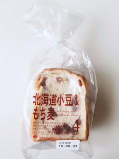 「タカキベーカリー 北海道小豆＆もち麦ブレッド」のクチコミ画像 by MAA しばらく不在さん