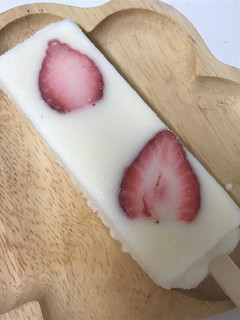 「KUBOTA 苺とミルクのアイスキャンデー 袋80ml」のクチコミ画像 by レビュアーさん