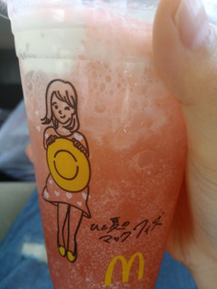 「マクドナルド マックフロート ブラッドオレンジ 果汁1％」のクチコミ画像 by ゆづママさん