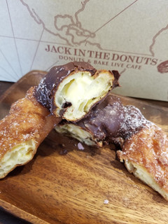 「JACK IN THE DONUTS チョコカスタードシュー」のクチコミ画像 by 食い倒れ太郎さん