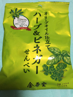 「金吾堂製菓 オリーブオイル仕立ての塩せんべい ハーブ＆ビネガー風味 36g」のクチコミ画像 by gologoloさん