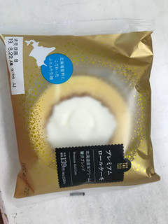 「ローソン Uchi Cafe’ SWEETS プレミアムロールケーキ」のクチコミ画像 by あぼーさん