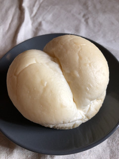 「セブン-イレブン 塩バニラクリームのパン」のクチコミ画像 by しおさばさん