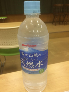 「ポッカサッポロ 富士山麓のおいしい天然水 ペット530ml」のクチコミ画像 by もぐもぐもぐ太郎さん